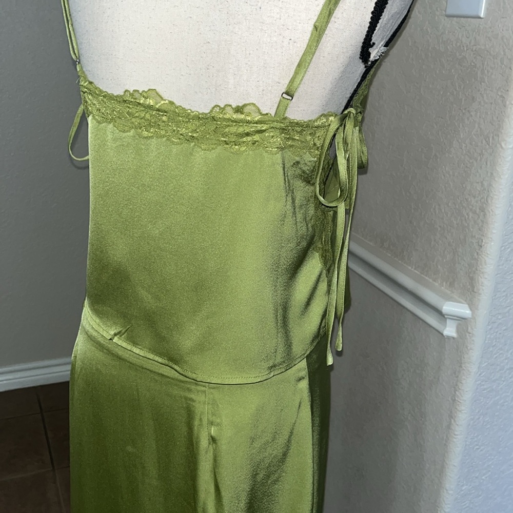 Bailey Rose green satin lace side open cami top Size M - Picture 13 of 17